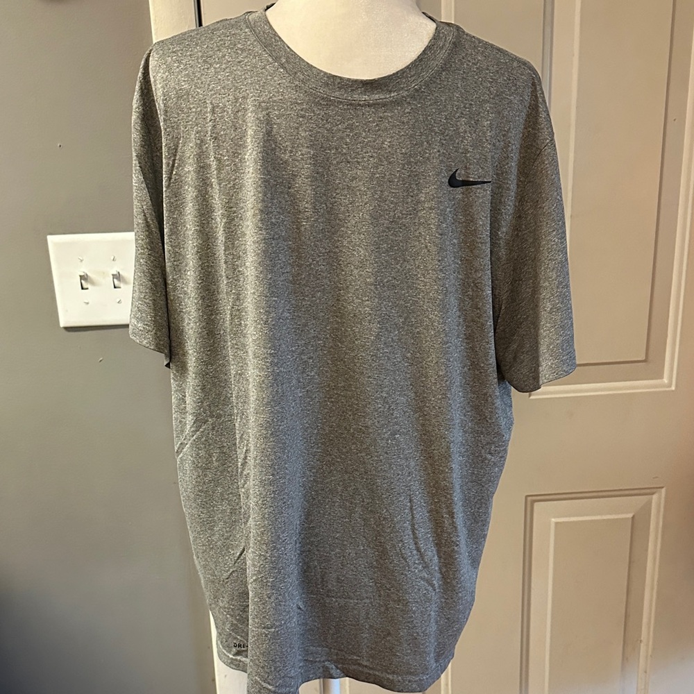 Nike Men's Heather Gray Short Sleeve Tee